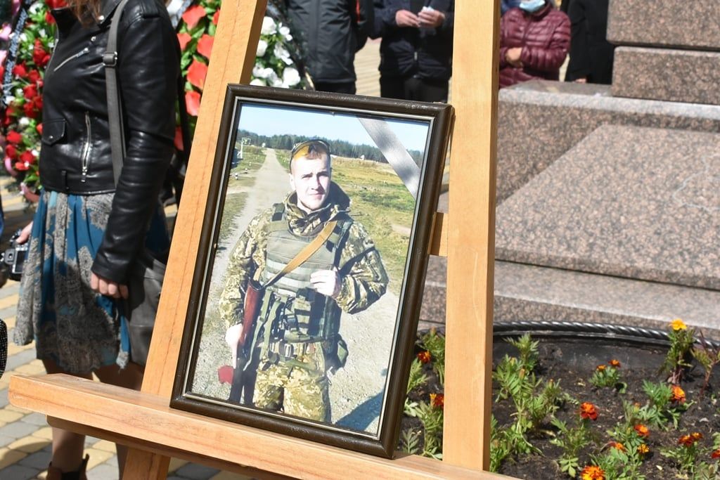 Сергій Коробцов похований з військовими почестями у Коростені, фото