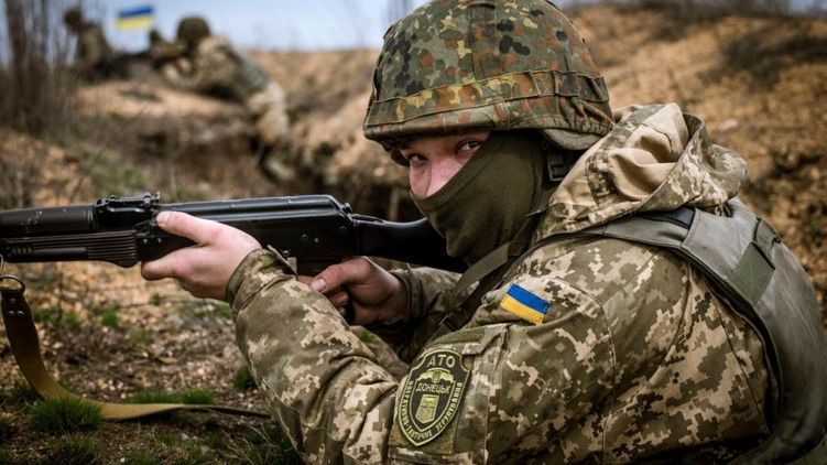 На Донбасі обстріли не припиняються