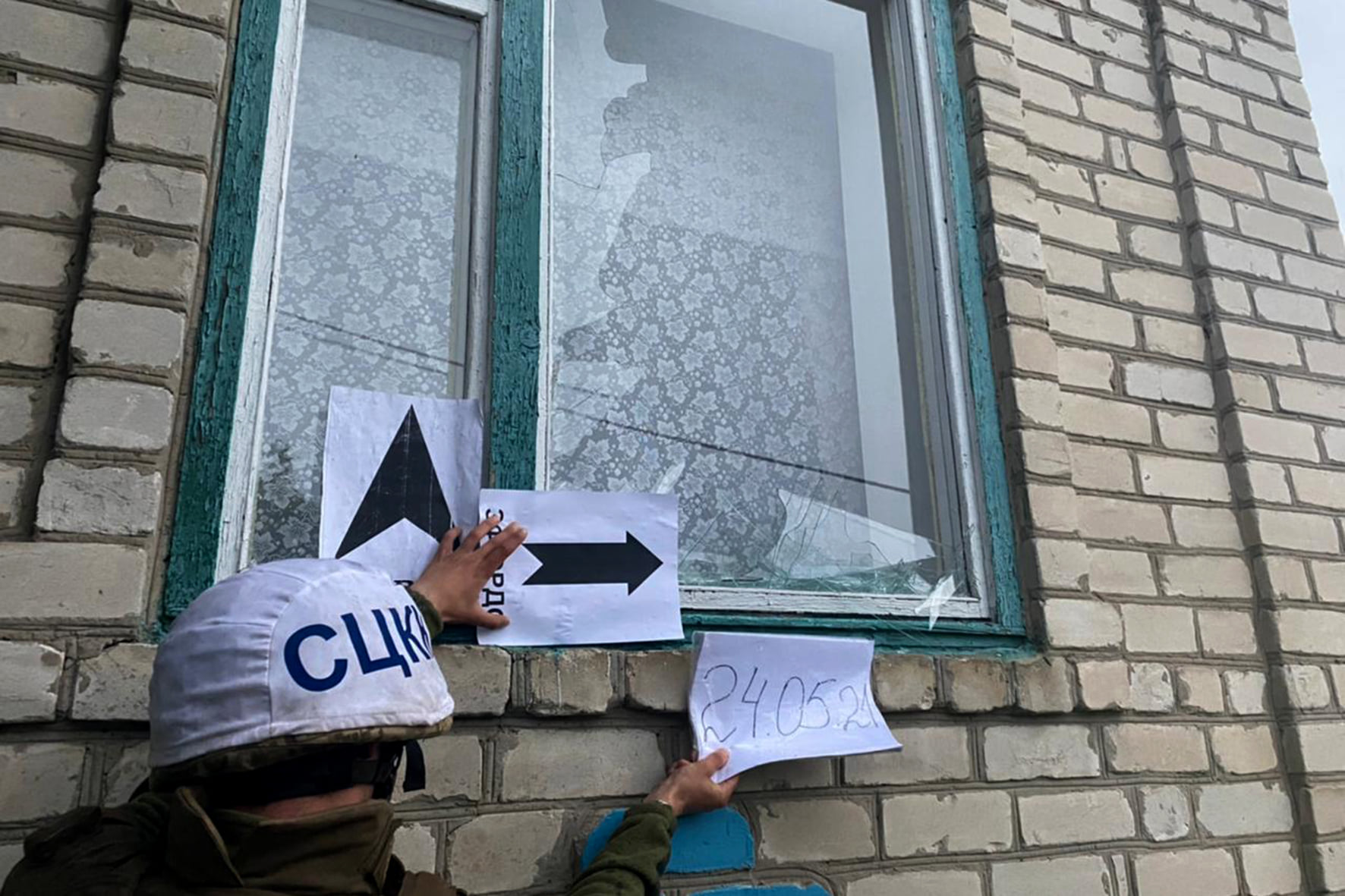 Цивільні у вогні: окупанти на Донеччині знову вдарили ракетами по мирних мешканцях