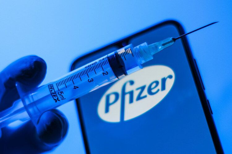 Партія вакцини Pfizer прибула в Україну
