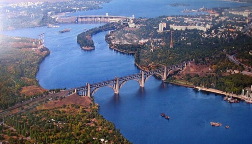 У Дніпро – зась: киянам не рекомендують купатися у забрудненій річці