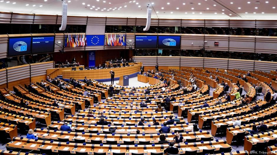 Європарламент:  Резолюцію про відмову від патентів на вакцину проти коронавірусу схвалено