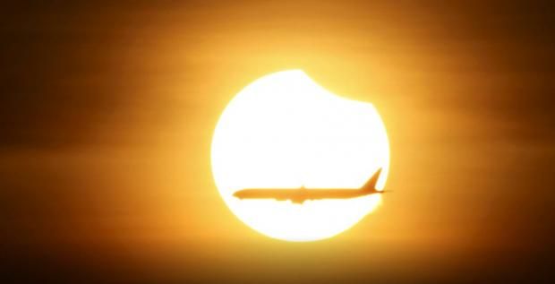 У мережі з'явилися перші фото і відео рідкісного сонячного затемнення