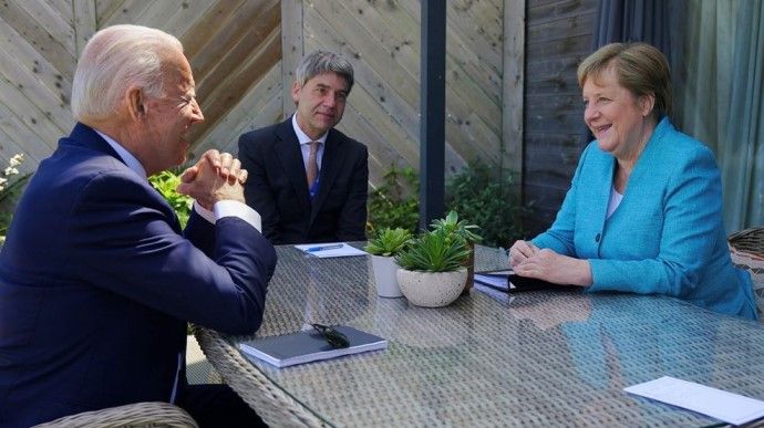 Байден провів зустрічі із Макроном і Меркель