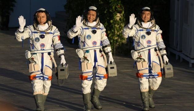 Вперше за пʼять років Китай відправив екіпаж у космос