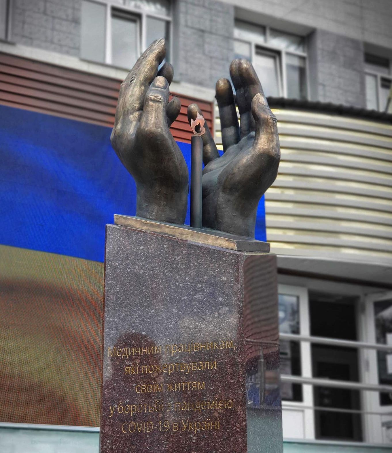 У  Києві відкрили пам’ятник лікарям загиблим у боротьбі з COVID-19