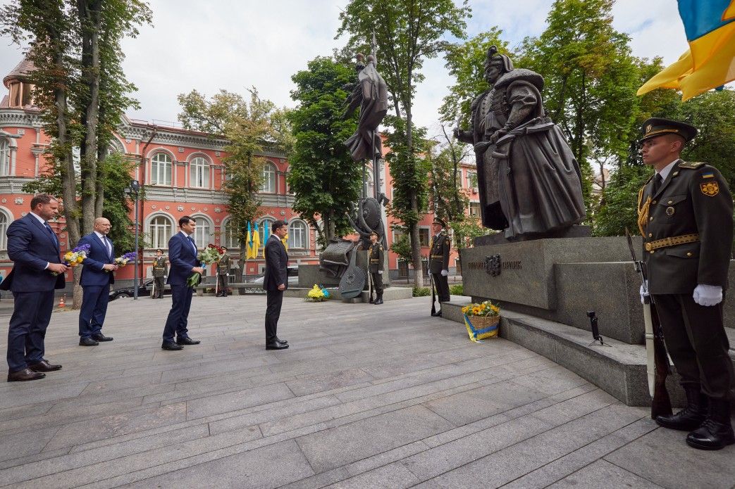 Зеленському вручать народну підозру у державній зраді