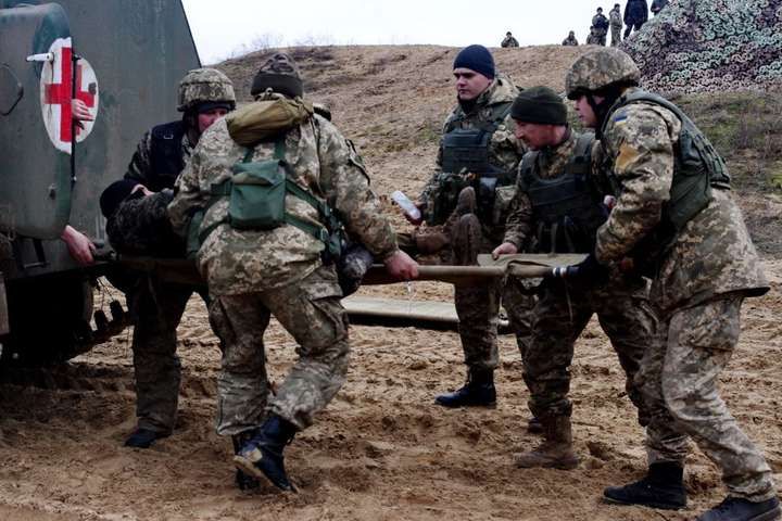 На Донеччині поранено українського військового під час обстрілу