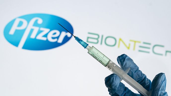 Ефективність від коронавірусу вакцини Pfizer знижується  через півроку