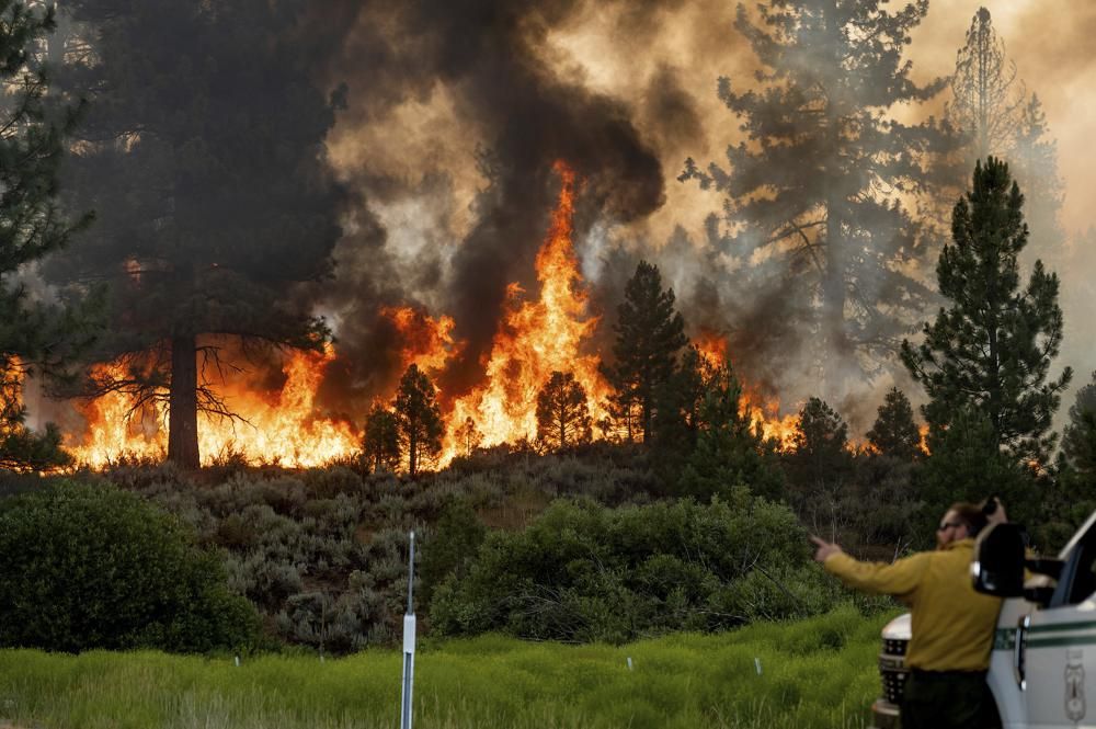 У Долині смерті в Каліфорнії лютують лісові пожежі