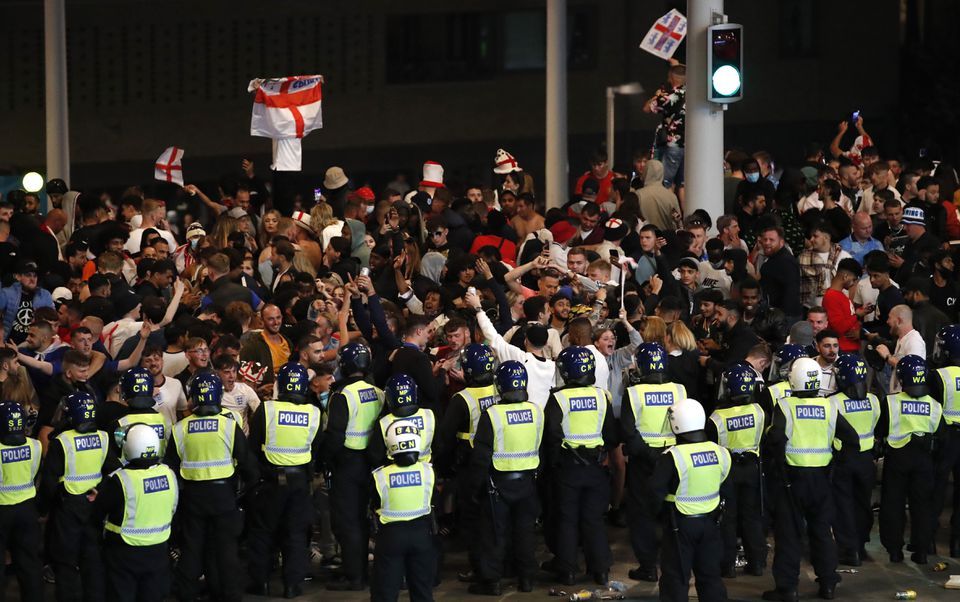У Лондоні відбулися зіткнення поліції і вболівальників: затримано півсотні осіб