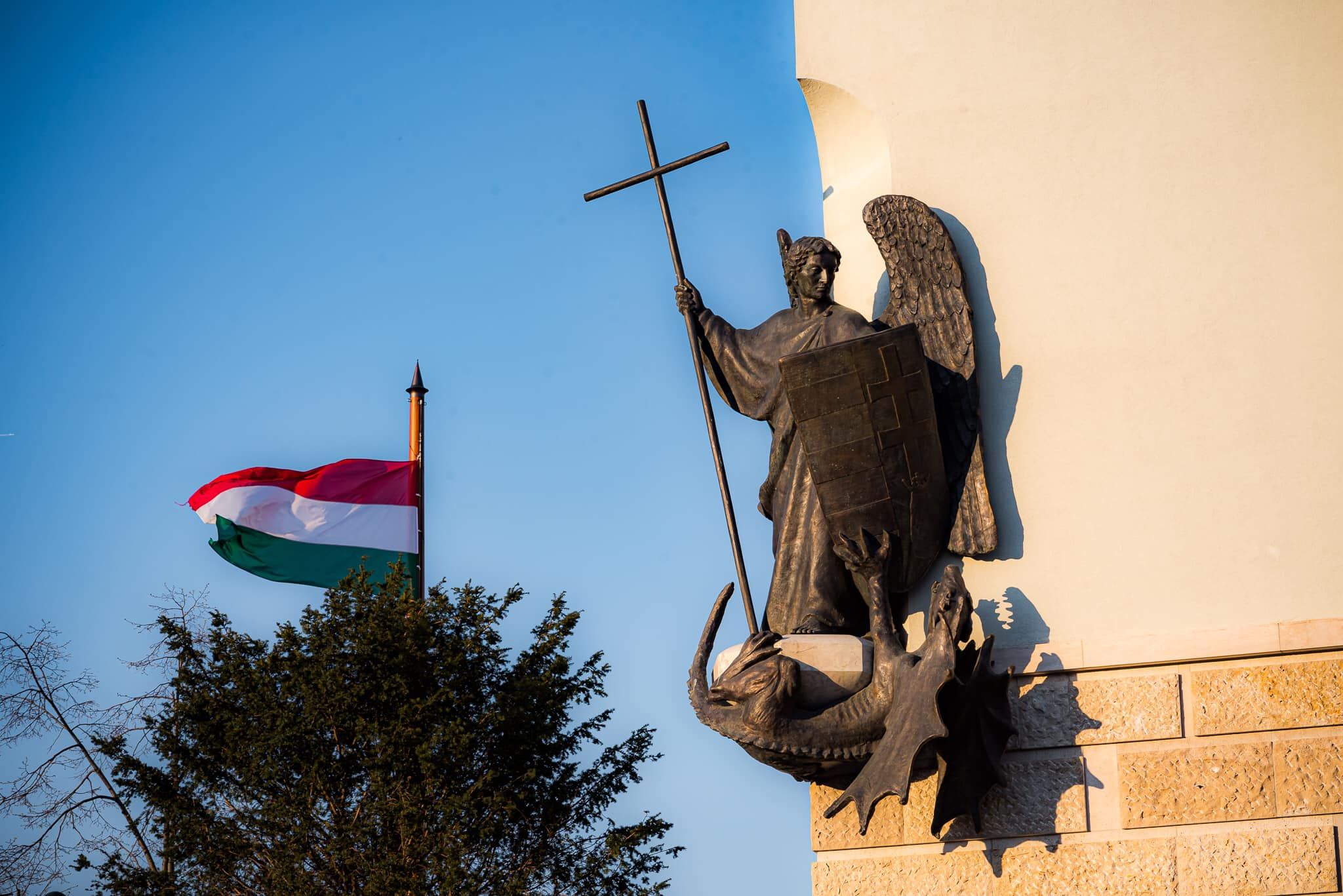 Угорщина має узгоджувати з Україною допомогу нацменшині на Закарпатті – МЗС