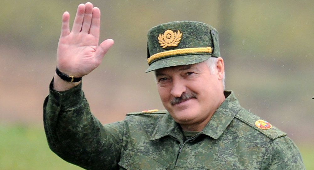 Лукашенко дозволив армії придушувати «масові заворушення»