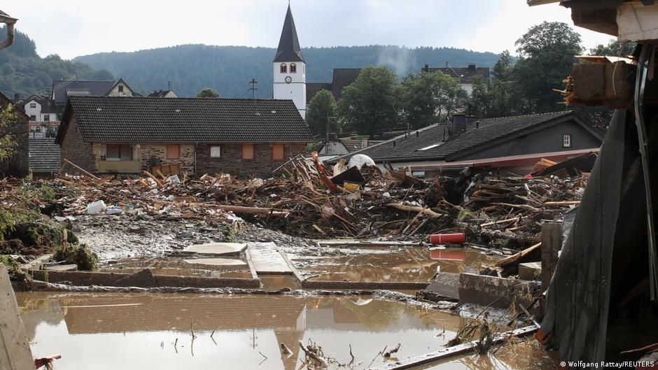 У районах Німеччини, що постраждали від повені, тривають аварійно-рятувальні роботи. У них задіяні десятки тисяч фахівців.