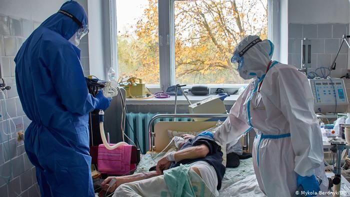 У НАН прогнозують різкий спалах COVID-19 в Україні