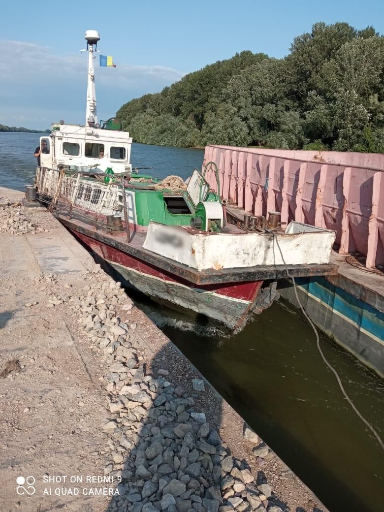Румунське судно «заблукало» в дунайських водах Україні