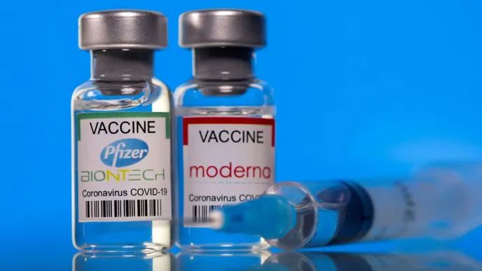 Компанії Pfizer і Moderna підвищують ціни на вакцини