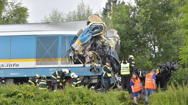 У Чехії зіткнулись два потяги: десятки поранених, троє загиблих