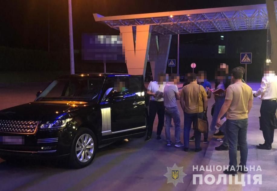 Керівник зернової корпорації затриманий в аеропорту «Жуляни» під час втечі, фото