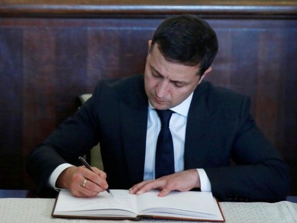 Зеленський підписав закон про реструктуризацію «газових» боргів на мільярди гривень