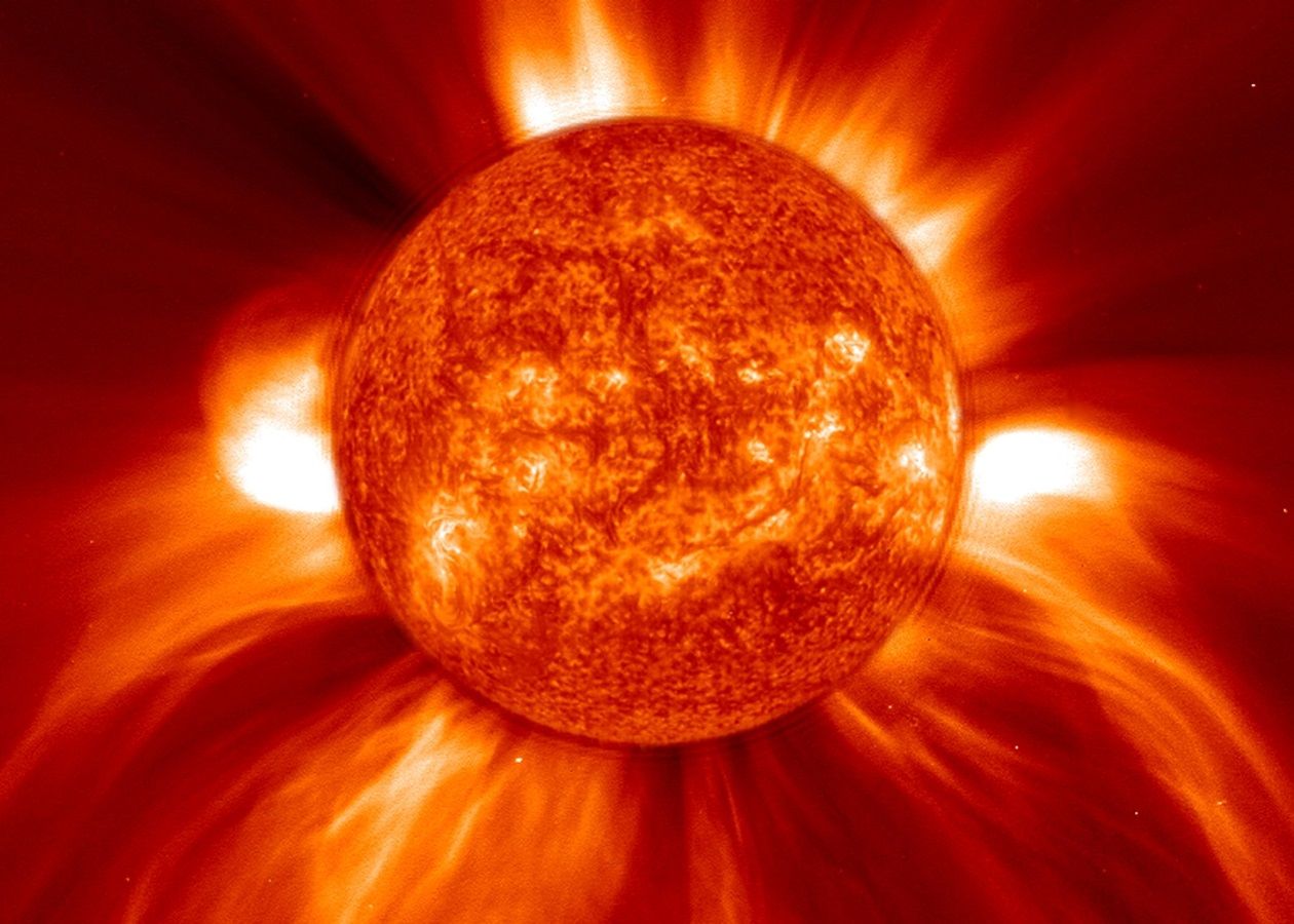 У бік Землі Сонце викинуло потужні порції розігрітої плазми