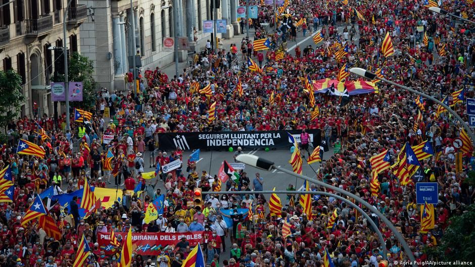 У Барселоні на марш за незалежність Каталонії вийшли понад 100 тисяч людей