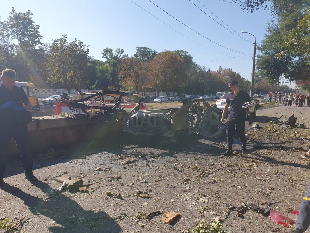 У Дніпрі через вибух автомобіля загинуло двоє людей, поліція каже про теракт