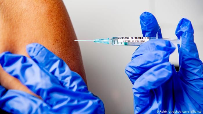 Комбінацію вакцин Moderna та Pfizer дозволили в Україні