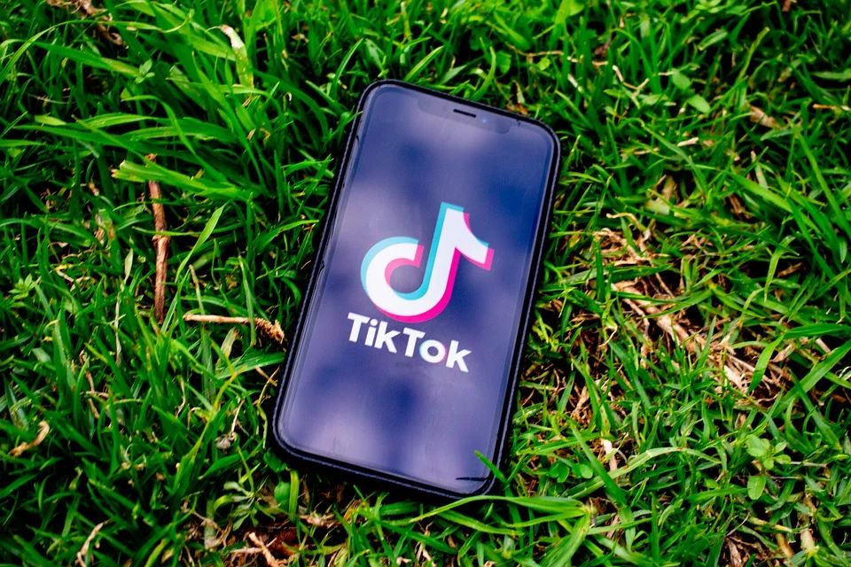 У Китаї ввели жорсткі обмеження для підлітків-користувачів TikTok