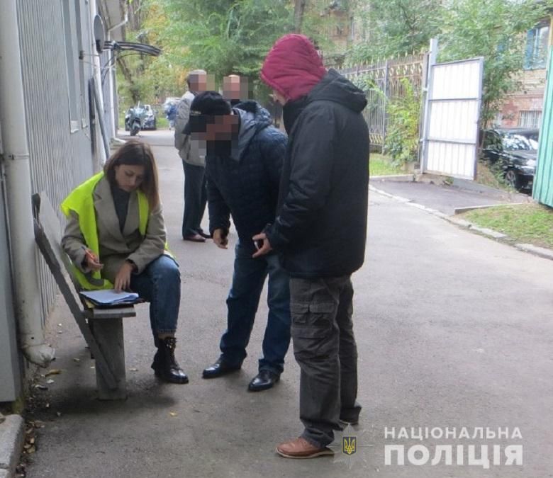 У Києві стріляли з рушниці у водія голови Державної архівної служби, фото