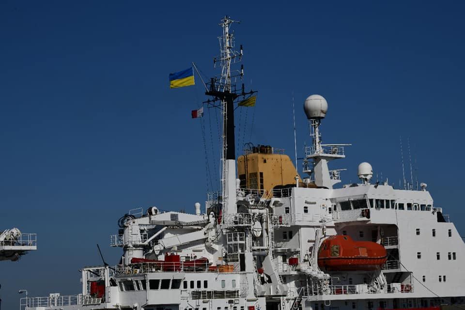 Український криголам JCR зайшов до порту Одеси після придбання, фото