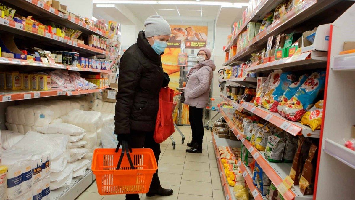 Українці витрачають на їжу понад 40% заробленого: при цьому продукти стрімко дорожчають
