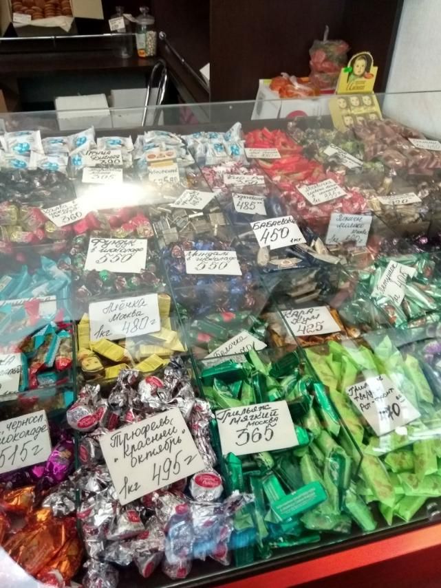 У Харкові оштрафували мережу магазинів солодощів за продаж російських цукерок