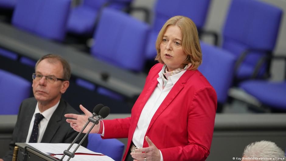 Парламент Німеччини очолила жінка: найголовніше про Бербель Бас