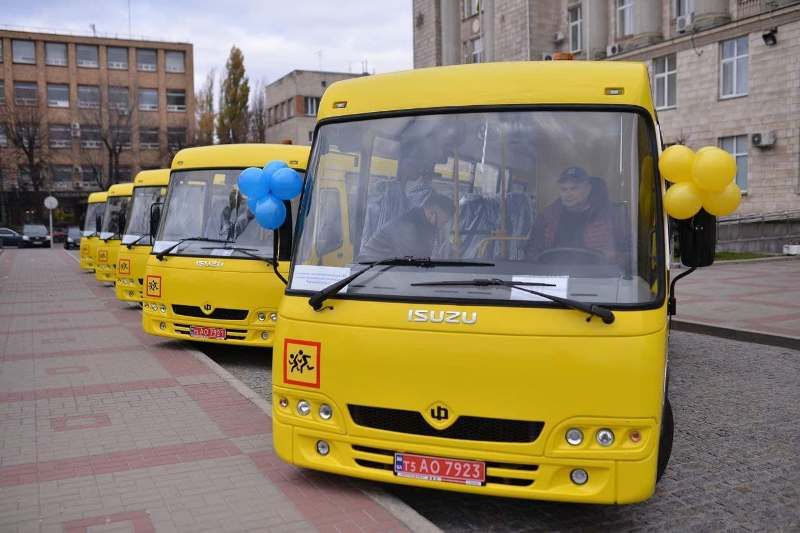 На Черкащині автопарк шкільного транспорту поповнили ще 10 автобусами