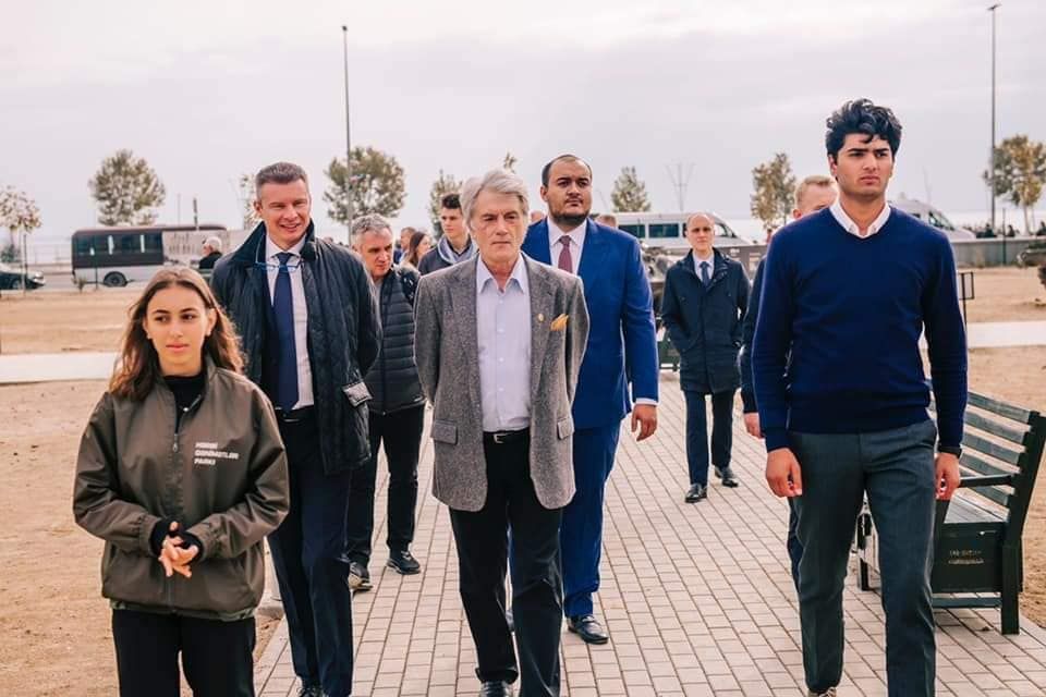 Ющенко взяв участь у Глобальному форумі в Баку і зустрівся з Алієвим, фото