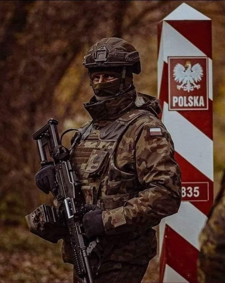 Польща тепер стягує до кордону із Білоруссю додатковий військовий контингент.