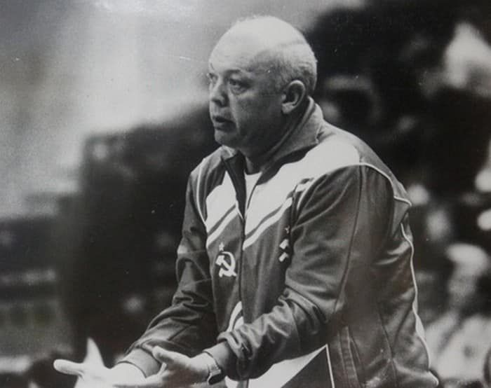 Видатному українському тренеру з гандболу Ігорю Турчину – 85, фото