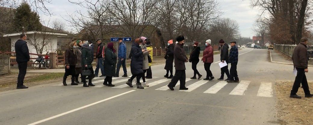 На Буковині жителі села перекрили дорогу через відключення газу