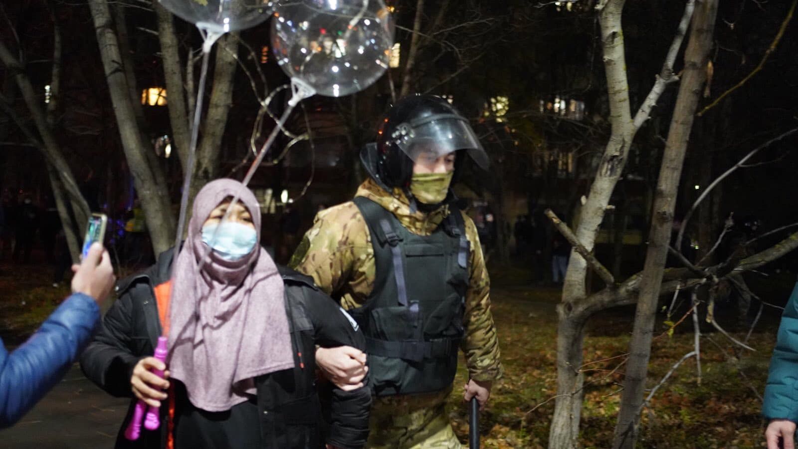 В окупованому Криму затримали десятки людей, фото