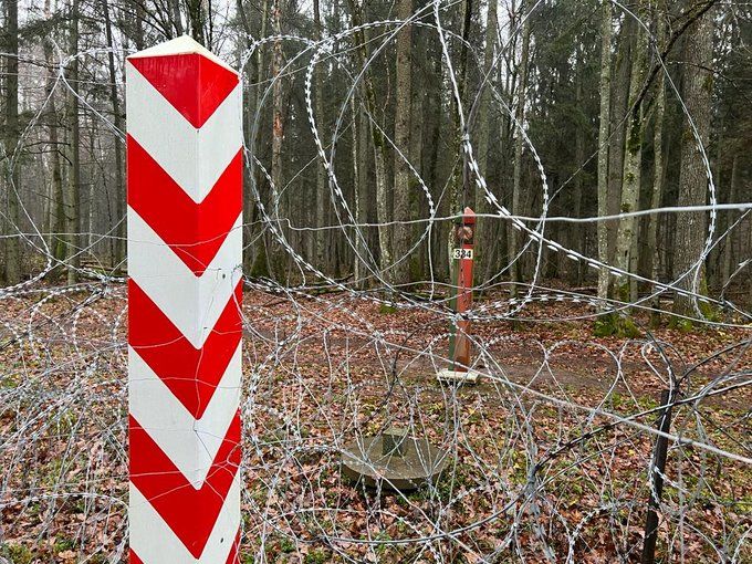 Кордон Польщі знову штурмували сотні біженців