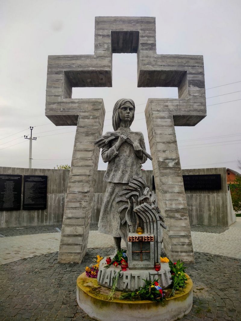 Пам’ятник Голодомору у місті Хмільник Вінницької області.