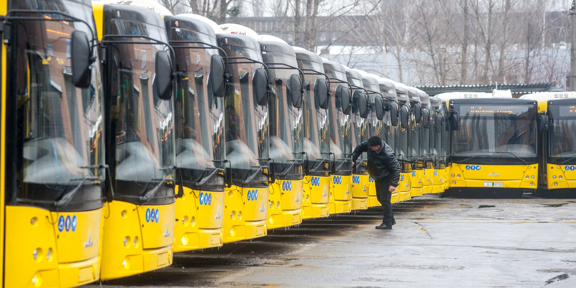 У Києві ввели особливий режим руху громадського транспорту через ожеледицю
