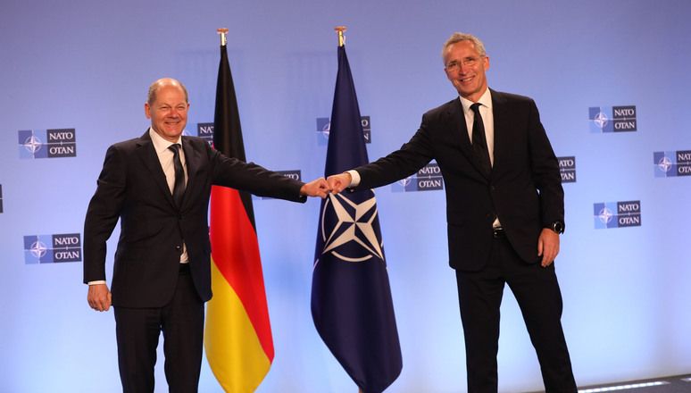 Столтенберг відповів Путіну: Відносини НАТО з Україною вирішуватимемо самі