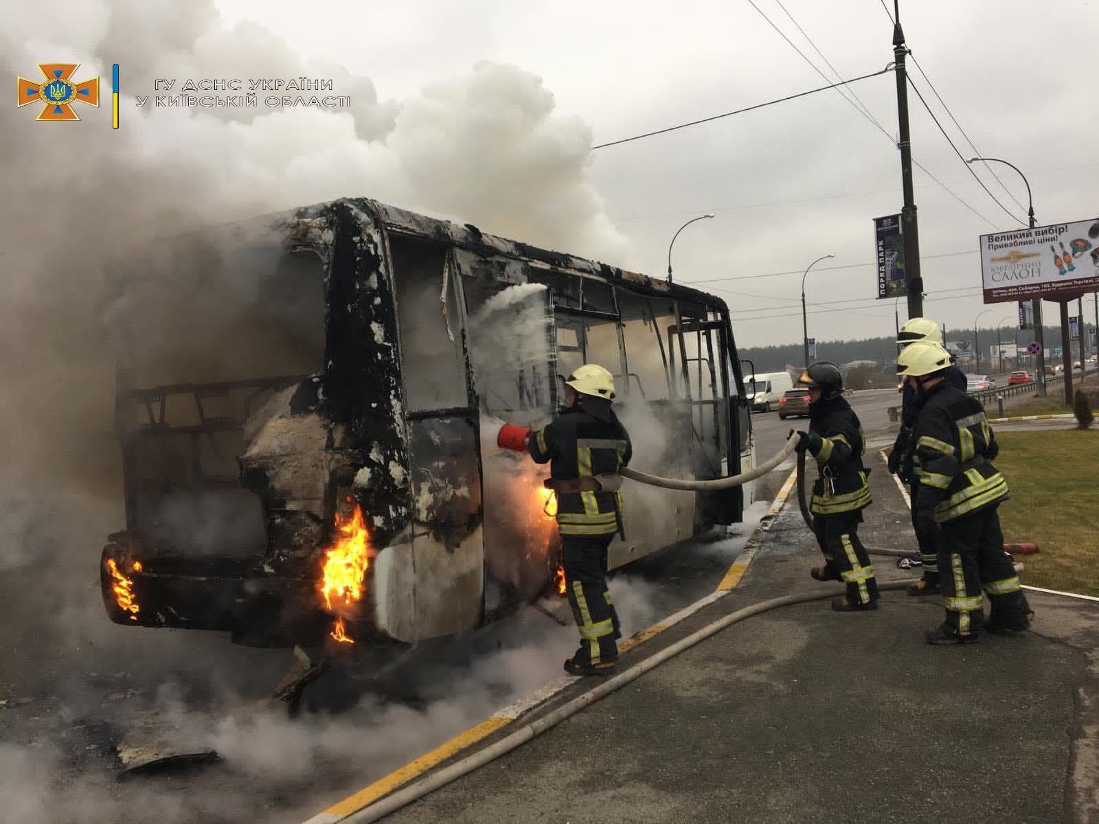 На Київщині спалахнула маршрутка із десятками пасажирів