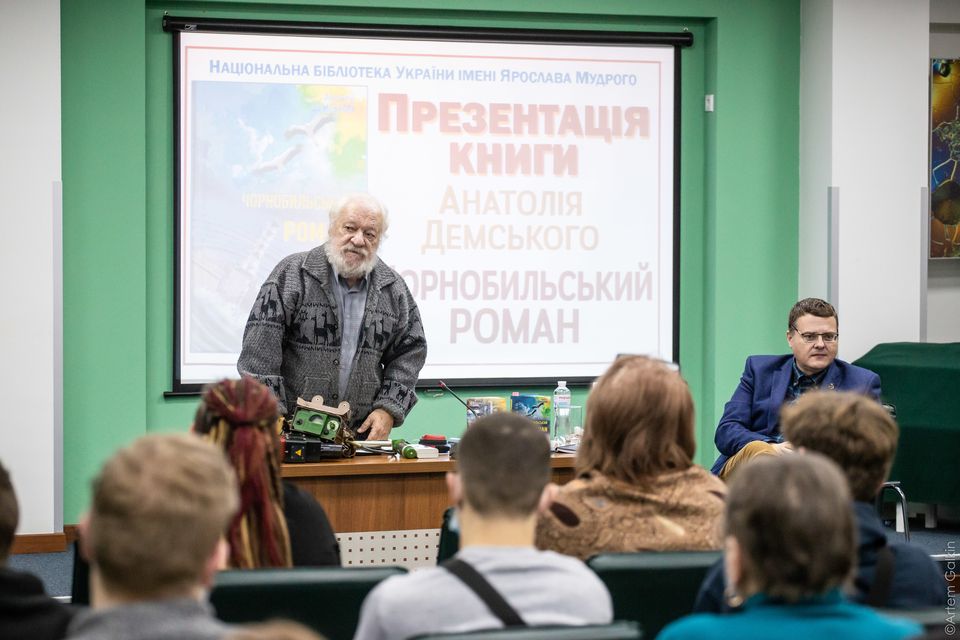 Ліквідатор ЧАЕС Анатолій Демський презентував книгу «Чорнобильський роман»