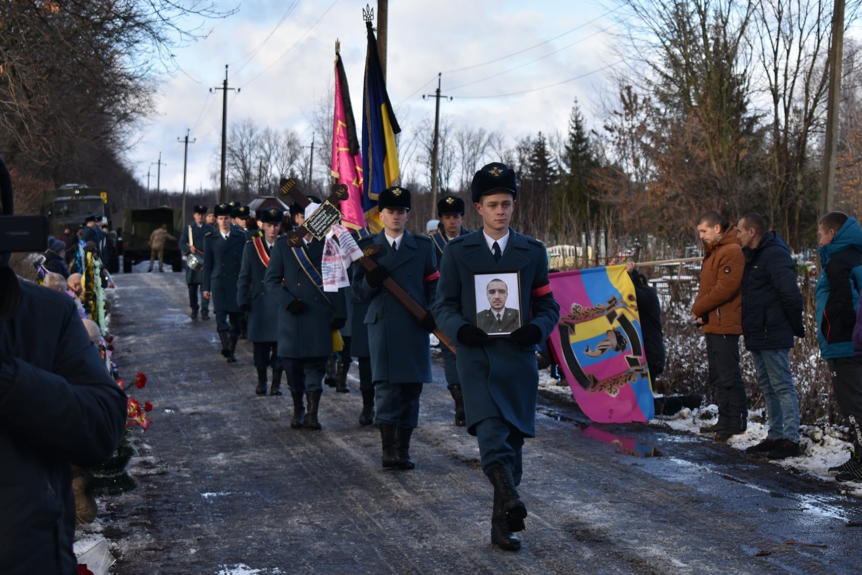 Станіслав Запорожець похований з військовими почестями на Луганщині, фото