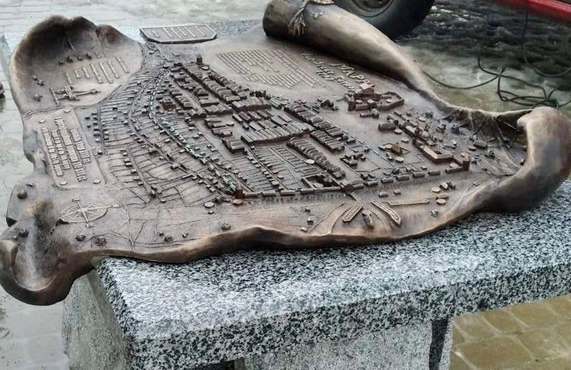 «Бронзовий Тернопіль»: у місті встановили макет знищеного історичного центру, фото