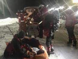 На Прикарпатті рятувальники розшукали травмовану туристку й передали медикам