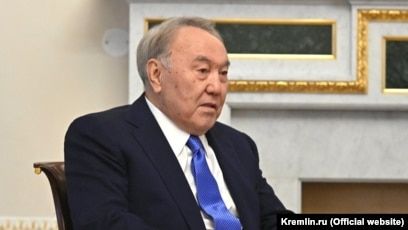Назарбаєв не тікав з Казахстану й перебуває в столиці країни